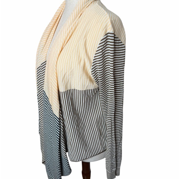 St. John Open Front Cardigan Size Small - Picture 4 of 10